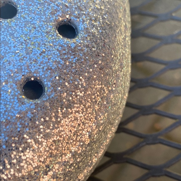 Preowned women’s Crocs  Silver Glitter Clogs 6.5 excellent - Picture 7 of 13